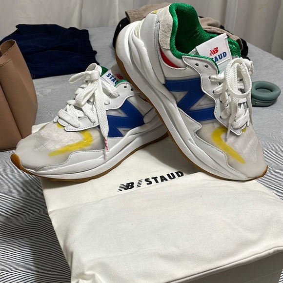 New balance sneakers - Picture 1 of 3